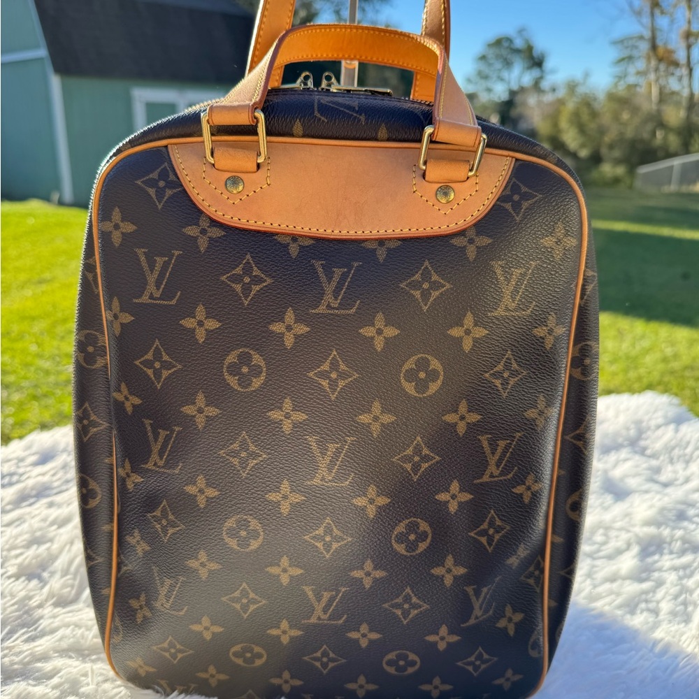 Louis Vuitton Excursion Monogram - Picture 2 of 13